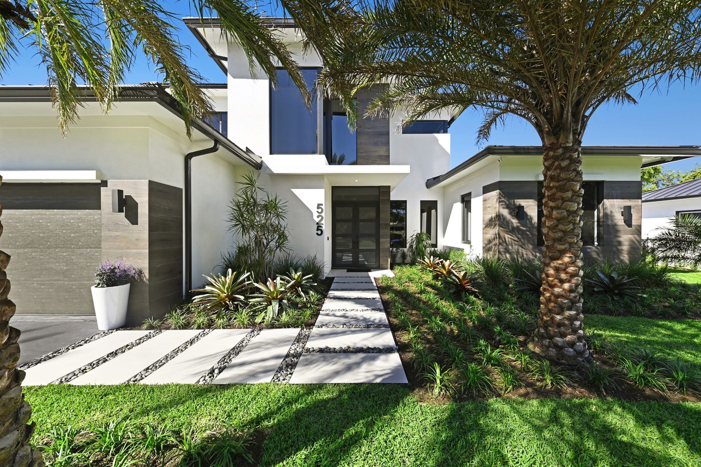 525 Whispering Pines